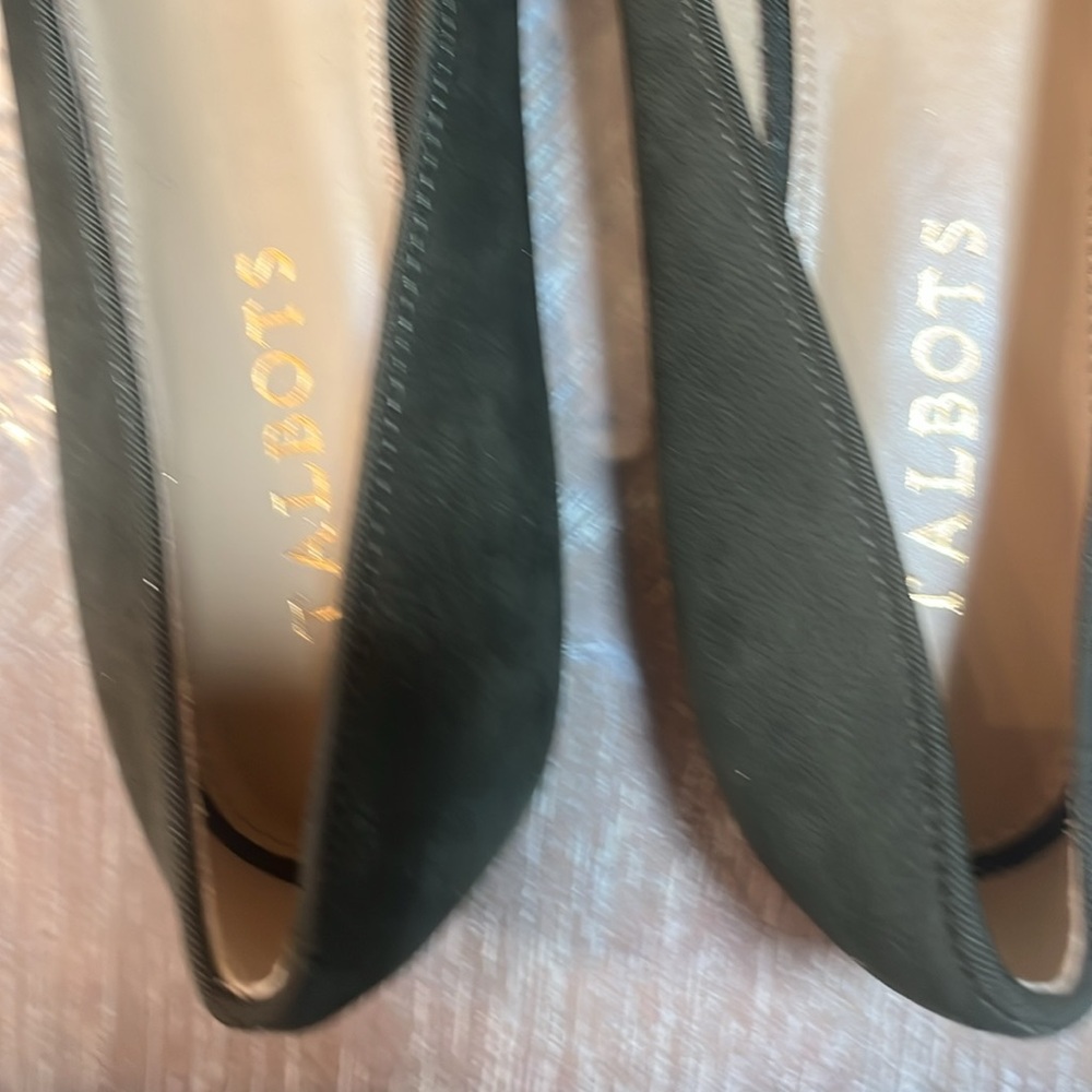 Shoes - Picture 3 of 8